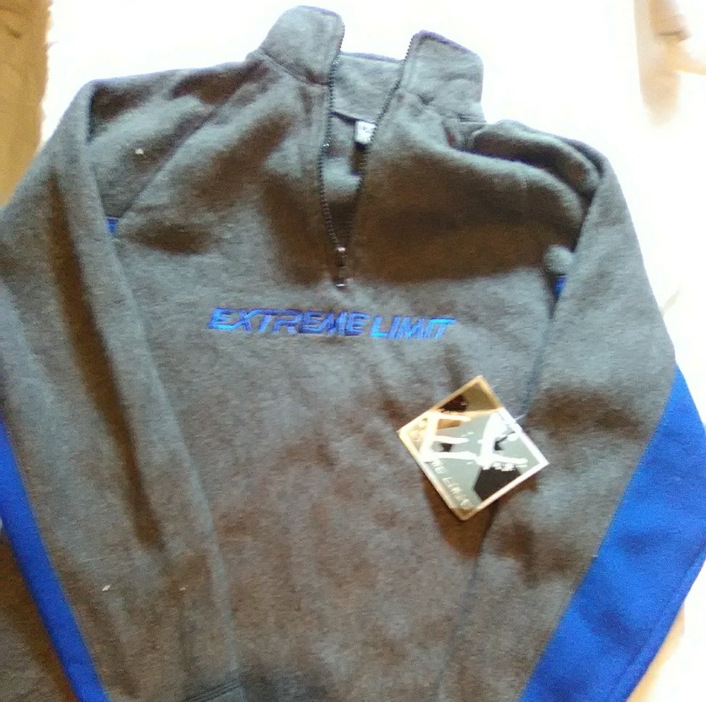 NWT Boys 14/16 Blue & Grey Extreme Limited Sweater